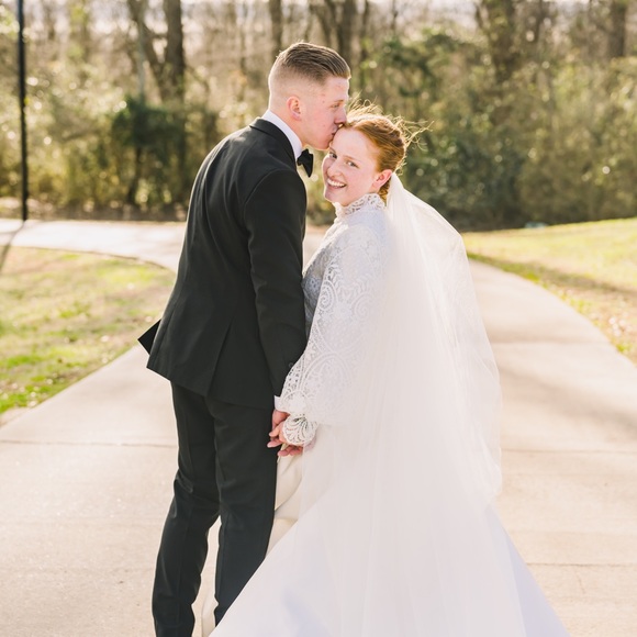 Meet your Posher, Anna - Picture 2 of 2